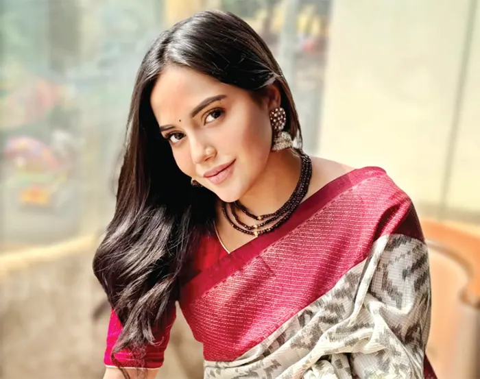 শুটিংয়ে ব্যস্ত সামিরা খান মাহি