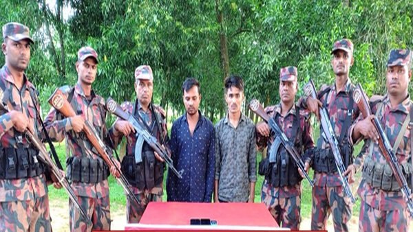 অবৈধভাবে ভারতে অনুপ্রবেশের সময় বিজিবির হাতে আটক ২