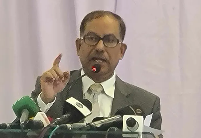 রায়ের সমালোচনা করার অধিকার প্রতিটি নাগরিকের আছে: বিচারপতি