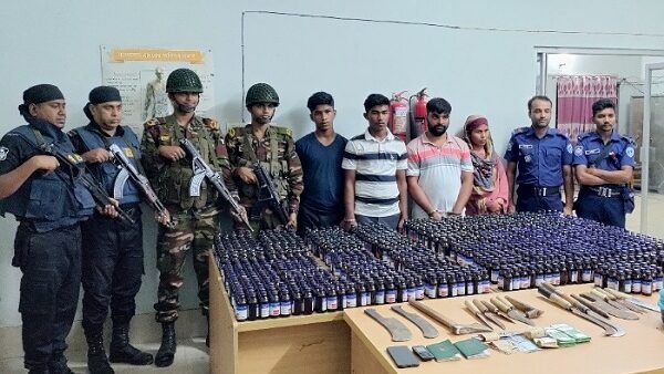 অস্ত্র ও বিদেশি মুদ্রা জব্দ, মাসহ তিন ছেলে আটক