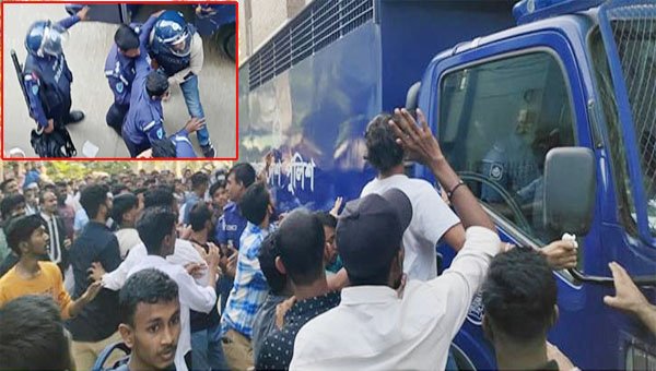 ব্যারিস্টার সুমনকে লক্ষ্য করে ডিম নিক্ষেপ