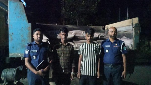 সিলেটের জৈন্তাপুরে ২৫ বস্তা ভারতীয় চিনিসহ আটক ২