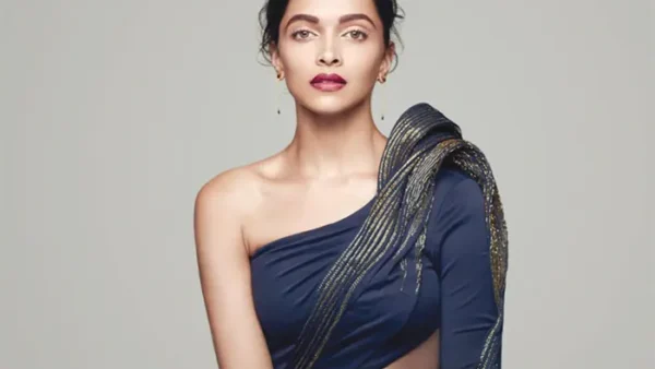 নাচে-গানে মাতালেন দীপিকা