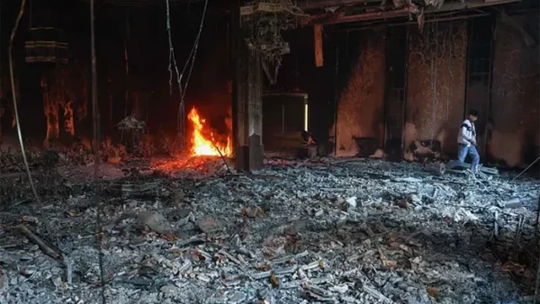 প্রেসিডেন্টের প্রাসাদে ধ্বংসযজ্ঞ! ভাঙা হলো আসাদের পিতা হাফিজের মূর্তি, পূর্বপুরুষদের ছবি