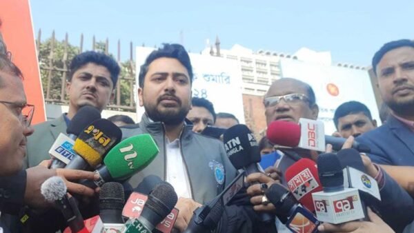 অস্থায়ী পাস নিয়ে সাংবাদিকরা সচিবালয়ে ঢুকতে পারবেন: নাহিদ