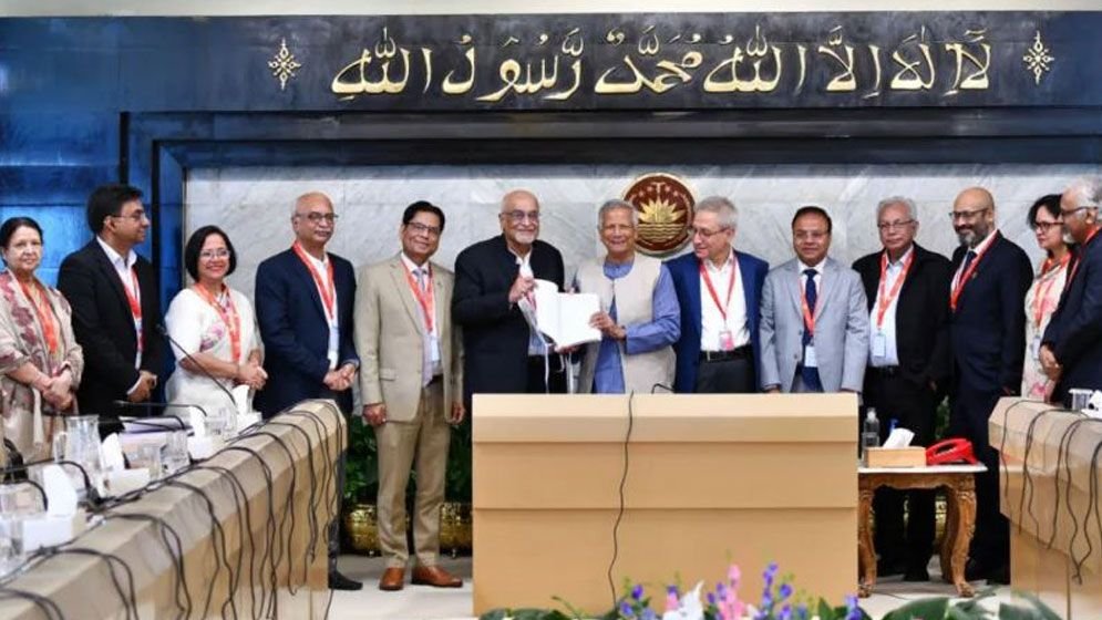 দেশ থেকে বছরে ১৬ বিলিয়ন ডলার ‘পাচার’