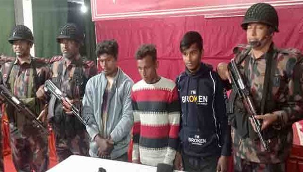 সুনামগঞ্জে অ’স্ত্রসহ আটক ৩