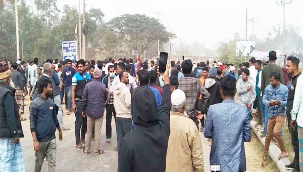 ৫ টাকা নিয়ে ৪ ঘণ্টাব্যাপী দুই গ্রামবাসীর সং ঘ র্ষ