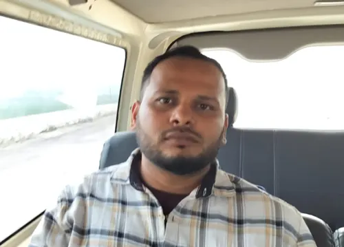 বিদেশে পালানোর সময় ছাত্রলীগ নেতা গ্রেফতার