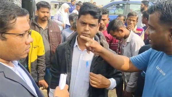 সুনামগঞ্জে এসিল্যান্ডকে সাপ্তাহিক চাঁদা না দেয়ায়  ট্রাক চালককে আটকের অভিযোগ