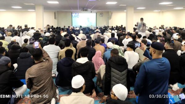 যুক্তরাজ্যে উৎসাহ-উদ্দীপনার মধ্য দিয়ে পবিত্র ঈদুল ফিতর পালিত