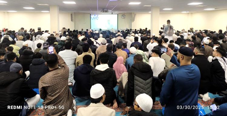 যুক্তরাজ্যে উৎসাহ-উদ্দীপনার মধ্য দিয়ে পবিত্র ঈদুল ফিতর পালিত