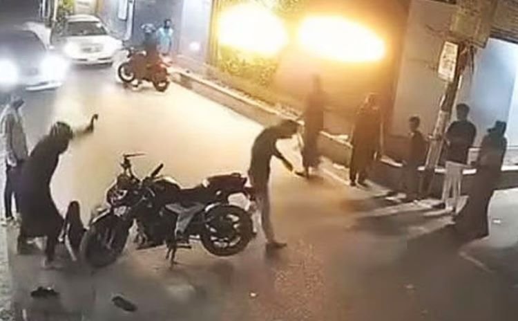 রাজধানীর সেন্ট্রাল রোডে বিএনপির কর্মীকে কুপিয়ে জখম দুর্বৃত্তদের নাম প্রকাশ