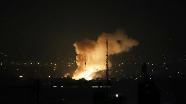 আবারো ইসরাইলের তেলআবিবে অত্যাধুনিক সমরাস্ত্র ব্যবহারে  হামলা চালালো ইরান।