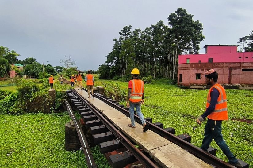 দেড় বছর অপেক্ষার পর আবারো ট্রেন চলবে সিলেট-ছাতক রেলপথে
