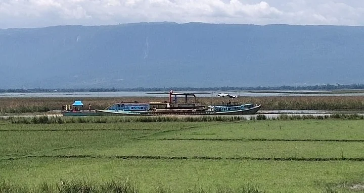 ছাতকে দিনে অচল  ড্রেজার রাতভর অবৈধ বালু লুটের তান্ডব চলায়