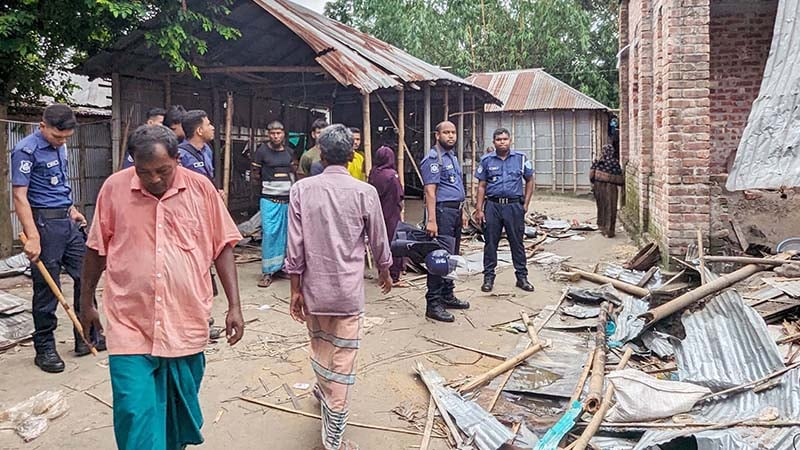 রংপুরে হিন্দুদের উপর হামলা : গ্রেপ্তারের খবর মিলেনি এখনো