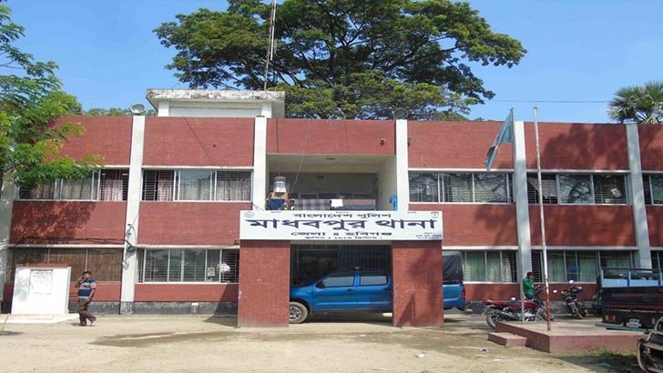 সরকারি কাজে বাধা ও হামলার চেষ্টা: নারীসহ আ ট ক ৩