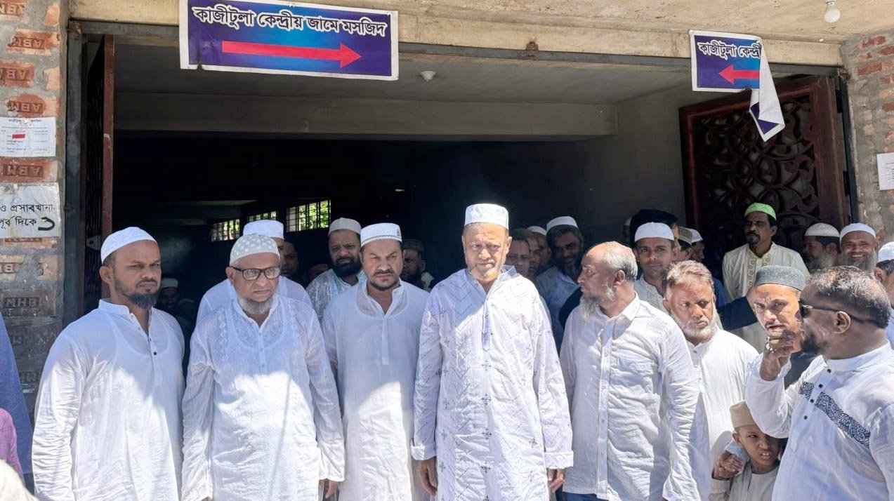 দেশ নিয়ে এখনো ষড়যন্ত্র থামেনি; কাজীটুলা মসজিদে জুমার নামাজ আদায় শেষে:-আরিফুল হক