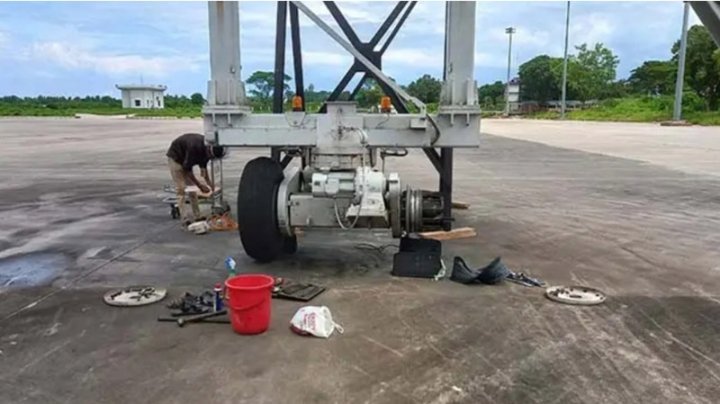 ওসমানী বিমানবন্দরে বোর্ডিং ব্রিজের চাকার বিস্ফোরণে নিহত ১