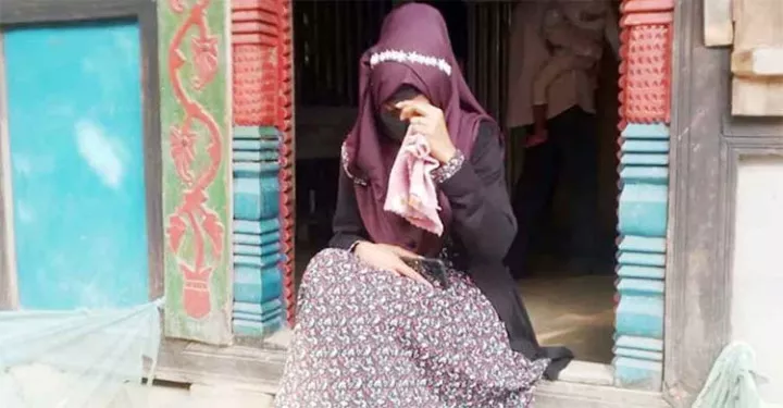 নিষিদ্ধ ঘোষিত ছাত্রলীগ নেতাকে বিয়ের দাবিতে বৈষম্যবিরোধী নেত্রীর অনশন