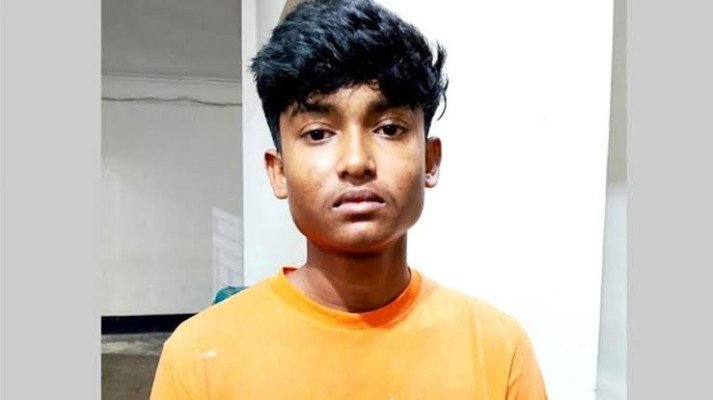 বিএনপির ব্যানারের নিচে বসে সাবেক প্রধানমন্ত্রী শেখ হাসিনাকে নিয়ে বক্তব্য এবং ‘জয় বাংলা’ স্লোগান