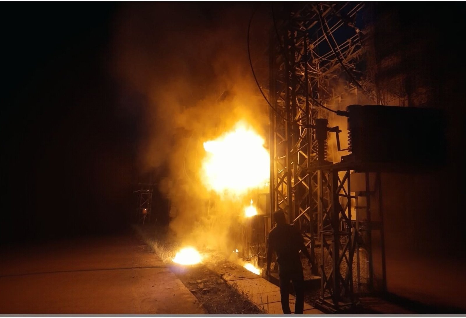 শাহজীবাজার তাপবিদ্যুৎকেন্দ্রের সুইচিং উপকেন্দ্রে ভয়াবহ অগ্নিকাণ্ড