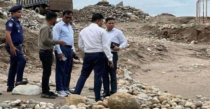 দায়িত্ব গ্রহণের প্রথম দিনই সাদাপাথরে নবনিযুক্ত জেলা প্রশাসক মো. সারওয়ার আলম