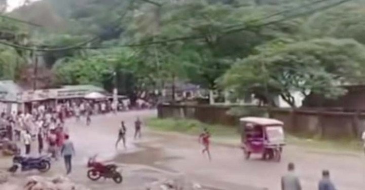 তামাবিল কাস্টমসের মালামাল নিলামে বাগিয়ে নিতে ছাত্রদলের নেতাকর্মীর শুল্ক স্টেশনে হামলা