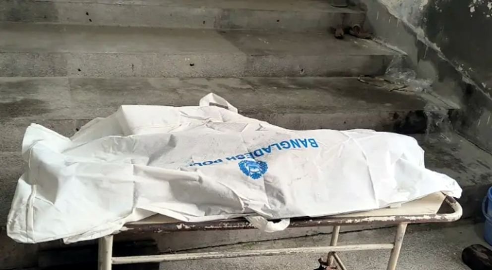 স্বামীর মোটরসাইকেল থেকে পড়ে স্ত্রীর মৃ ত্যু