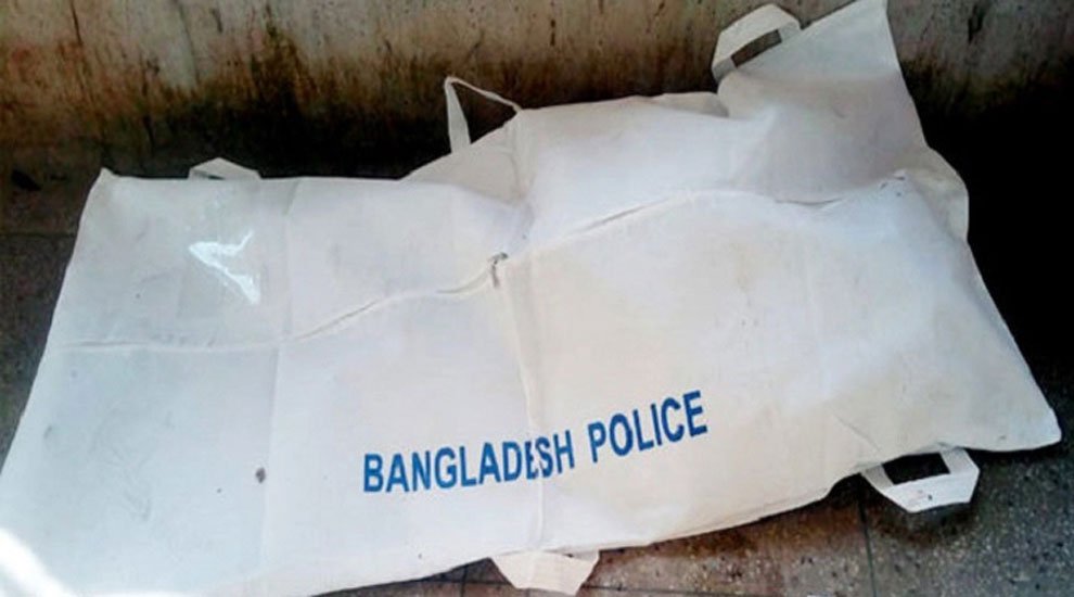কুমিল্লায় বসতঘর থেকে মা ও মেয়ের মরদেহ উদ্ধার করেছে পুলিশ