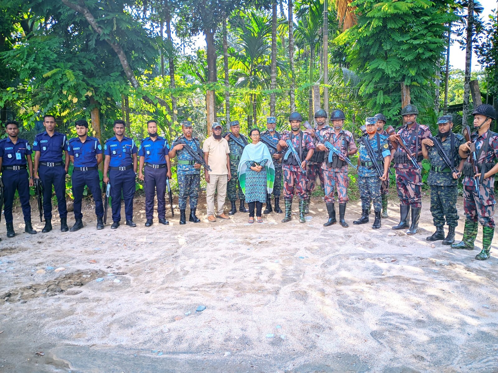 বালু-পাথর উত্তোলন বন্ধে টাস্কফোর্স অভিযানে আনসার ব্যাটালিয়ন সদস্যদের অংশগ্রহণ: