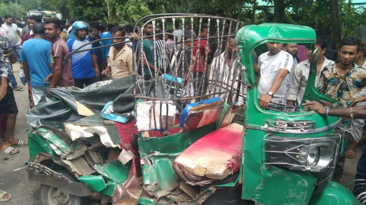 মৌলভীবাজারের দুর্লভপুর এলাকায় বাস-অটোরিকশা মুখোমুখি সংঘর্ষে নিহত ১, আহত ৪