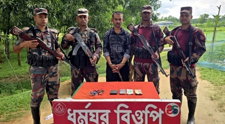 ভারত থেকে বাংলাদেশে অনুপ্রবেশের সময় প্রবালের কাছে মিললো কষ্টিপাথর