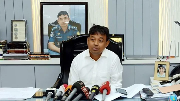 গোয়েন্দা (ডিবি) পুলিশের সাবেক প্রধান  হারুন অর রশীদসহ ১৮ কর্মকর্তা সাময়িক বরখাস্ত