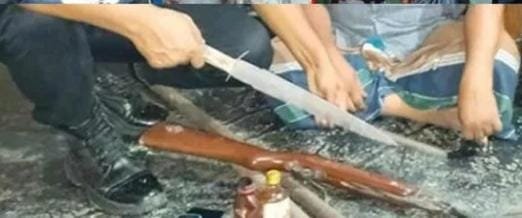 সিলেটের কোম্পানীগঞ্জ উপজেলায় যৌথবাহিনীর অভিযানে পাথর ব্যবসায়ীর বাড়ি থেকে  অস্ত্র ও ভারতীয় মদ উদ্ধার