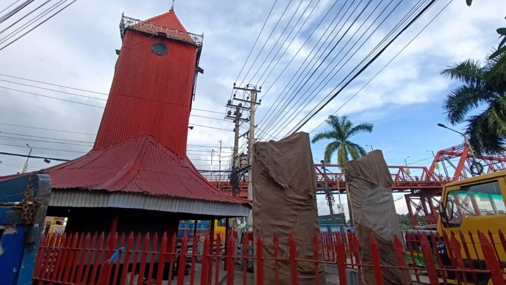 জুলাই শহীদদের স্মৃতিফলক ’স্ট্রিট মেমোরি স্ট্যাম্প’ আলী আমজদের ঘড়িঘরের ভেতর’নির্মাণে সমালোচনার ঝড়