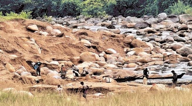 জৈন্তাপুরের ভারত সীমান্তঘেষা পর্যটন কেন্দ্র রাংপানিতে পাথর লুটপাট