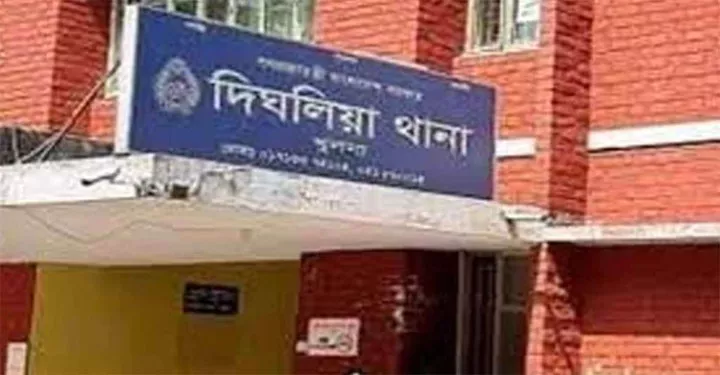 খুলনার দিঘলিয়া উপজেলায়  প্রাক্তন স্ত্রীর নতুন স্বামীকে কুপিয়ে হ ত্যা