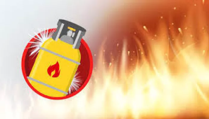 শাহপরানে গ্যাস সিলিন্ডারের বিস্ফোরণে একই পরিবারের দুই শিশুসহ পাঁচজন দগ্ধ