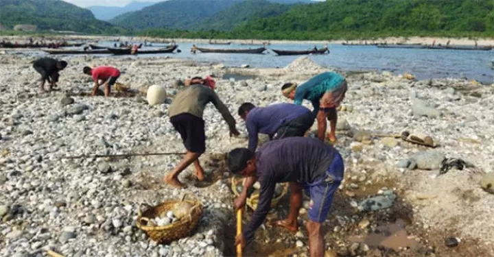 সাদাপাথর লুটপাট কান্ডে স্থানীয় ৪২ জনকে চিহ্নিত করেছে দুর্নীতি দমন কমিশন