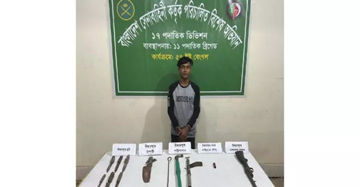 বিপুল অস্ত্রসহ যুবক আটক ছাতকে