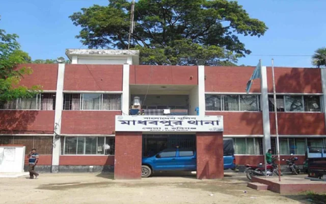 দুর্গোৎসবে  অভাবের তাড়নায় প্রতিবন্ধী ছেলেকে সঙ্গে নিয়ে পৃথিবী ছাড়লেন বৃদ্ধা হিন্দু মা