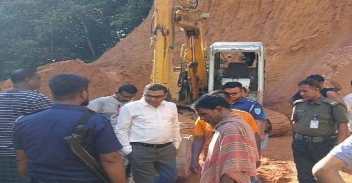 অবৈধভাবে টিলা কাটার অপরাধে দেড় লাখ টাকা জরিমানা