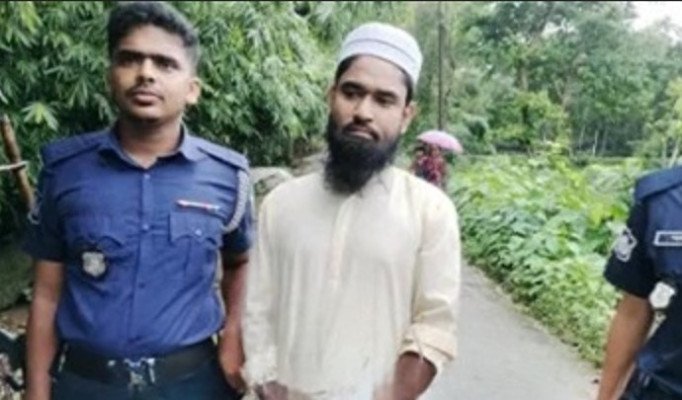শিশু যৌন নিপীড়নের ভিডিও ভাইরালের পর পলাতক অভিযুক্ত মৌলভী আটক