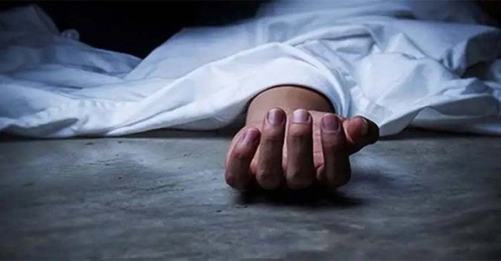 গাঁজা খাওয়া নিয়ে কথাকাটাকাটির জেরে এক যুবককে কুপিয়ে হত্যা