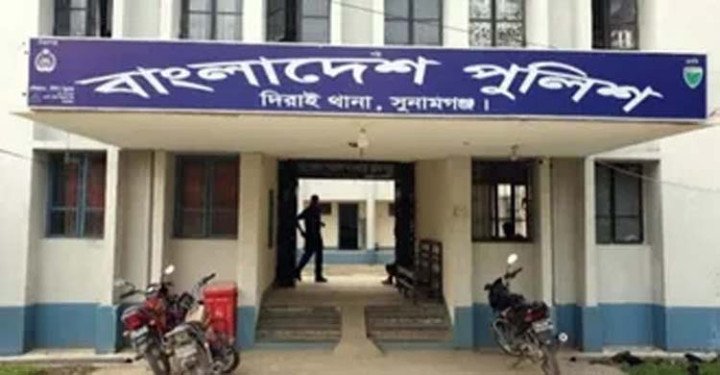 নৌকা থেকে পানি ফেলা নিয়ে সংঘর্ষে, আহত ১৬ জন