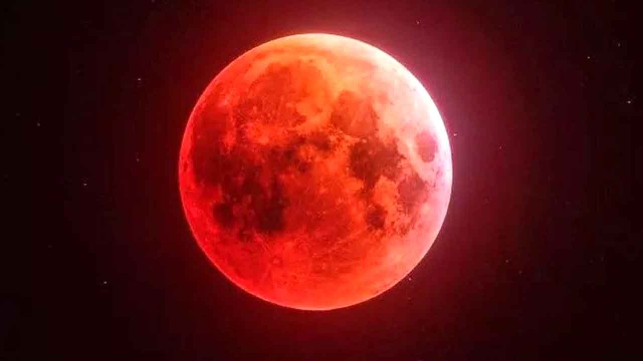 আজ পূর্ণগ্রাস চন্দ্রগ্রহণ