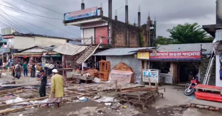 সিলেট-সুনামগঞ্জ সড়কের দুইপাশে গড়ে উঠা অবৈধ স্থাপনা উচ্ছেদ