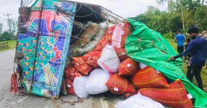 হবিগঞ্জে ট্রাক-পিকআপ সংঘর্ষে সবজি ব্যবসায়ী নিহত